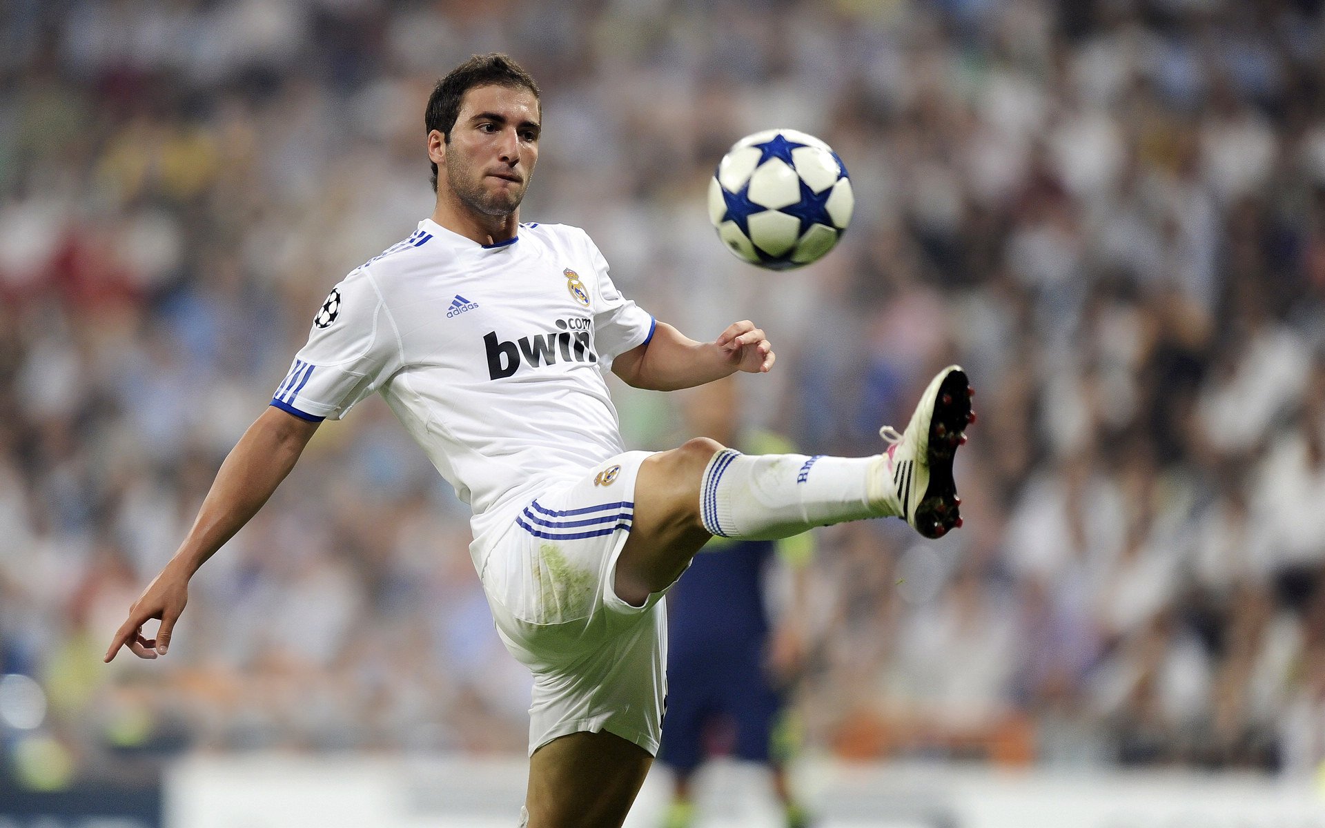 法甲赛季中球员体能衰减及其恢复干预效果研究,法甲球员晕倒